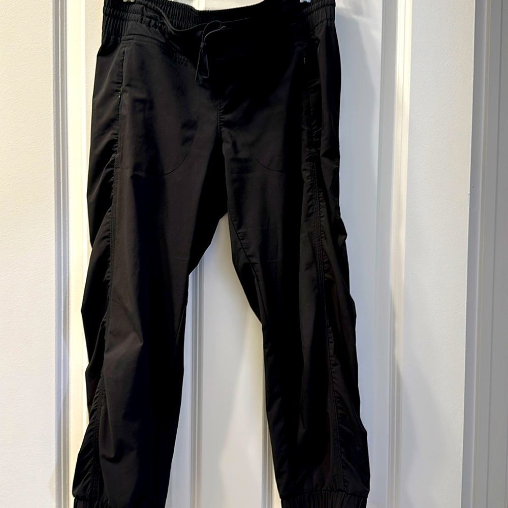 Athleta cropped joggers
